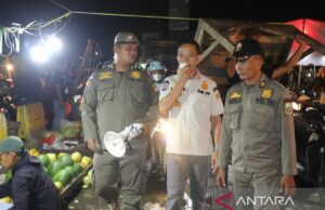 El gobierno de Bekasi Regency le pide al mercado PKL derramado frente a SGC que obedezca las horas de operación El gobierno de Bekasi Regency le pide al mercado PKL derramado frente a SGC que obedezca las horas de operación