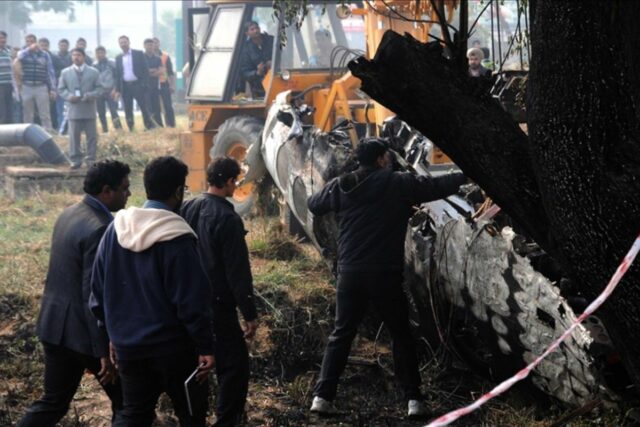 Todos los pasajeros del avión aéreo indio se estrellaron en el oeste de la India fueron reportados muertos

