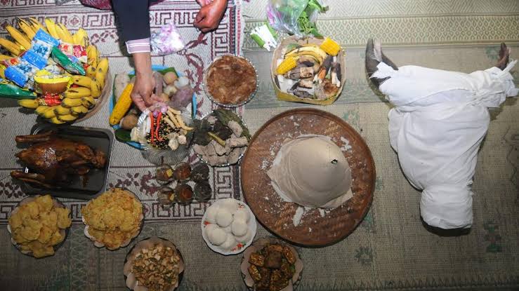 La tradición de una noche suro, ¿por qué deberías comer cono, tortas apem y pollo Iekung?

