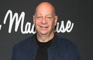 El actor Jeff Ross revela cómo el médico bromea su diagnóstico de cáncer. El actor Jeff Ross revela cómo el médico bromea su diagnóstico de cáncer.