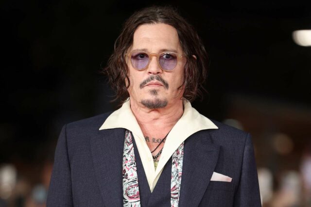 Johnny Depp siente que era un "modelo de prueba de choque para Metoo", su círculo interno "me ensució"

