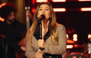 Kelly Clarkson dice que esta canción es la más rápida que ha escrito Kelly Clarkson dice que esta canción es la más rápida que ha escrito