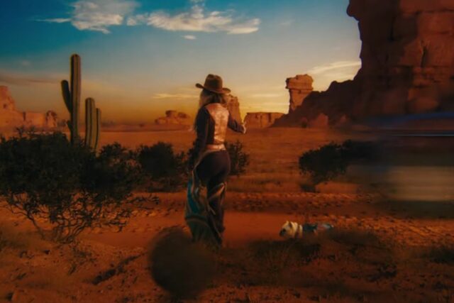 Lainey Wilson canaliza "The Wizard of Oz" en el video "Somewhere Over Laredo" (exclusivo)

