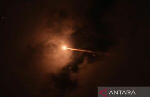 Israel-Irán se atacan entre sí, Estados Unidos cerró la embajada en Tel Aviv 20 países árabes y musulmán instan a Israel a detener los ataques contra Irán