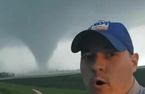 Al menos 3 muertos, 10 casas destruidas Al menos 3 muertos, 10 casas destruidas