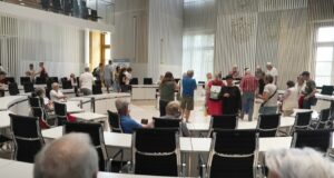 Parlamento estatal abierto: tome asiento en el salón plenario una vez Parlamento estatal abierto: tome asiento en el salón plenario una vez