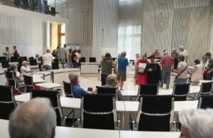 Parlamento estatal abierto: tome asiento en el salón plenario una vez Parlamento estatal abierto: tome asiento en el salón plenario una vez