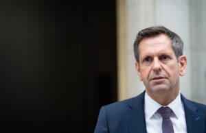 El primer ministro Olaf Lies causa accidente de bicicleta El primer ministro Olaf Lies causa accidente de bicicleta