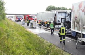 Después de un accidente de camión en A1 cerca de Ottersberg: el gusto sigue siendo bloqueado Después de un accidente de camión en A1 cerca de Ottersberg: el gusto sigue siendo bloqueado