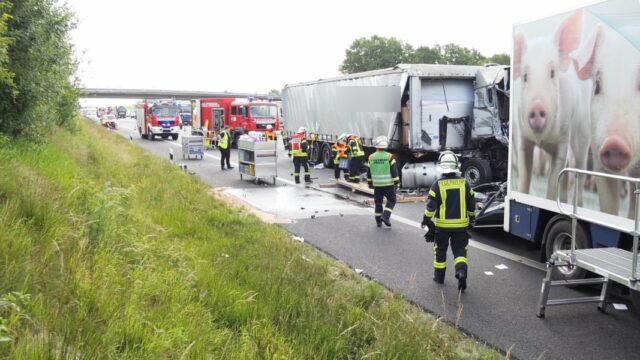 Después de un accidente de camión en A1 cerca de Ottersberg: el gusto sigue siendo bloqueado


