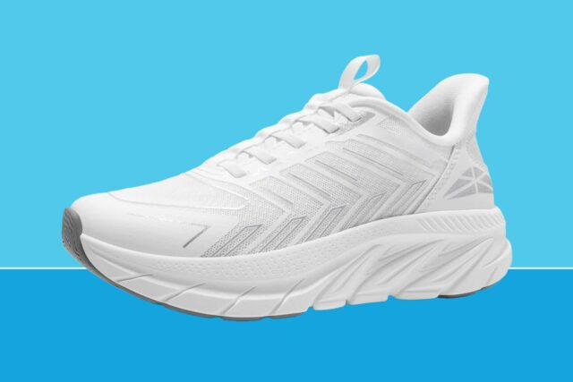 Los fanáticos de Hoka fallaron sobre estas zapatillas de deporte para poner $ 57 en Amazon

