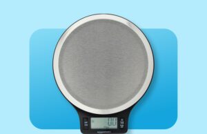 Esta escala de alimentos de $ 10 reemplaza tazas y cucharas para medir Esta escala de alimentos de $ 10 reemplaza tazas y cucharas para medir