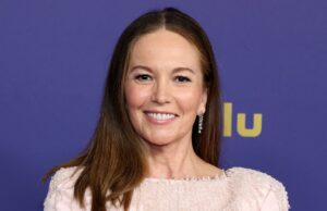 Diane Lane llevaba un vestido envuelto y estilos similares comienzan en $ 15 Diane Lane llevaba un vestido envuelto y estilos similares comienzan en $ 15