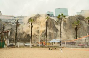 Los fieles de la iglesia huyen como poderoso El terremoto interrumpe la misa en Perú Los fieles de la iglesia huyen como poderoso El terremoto interrumpe la misa en Perú