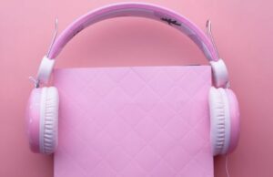 Más del 50% de los estadounidenses han escuchado un audiolibro: los últimos datos sobre las tendencias del audiolibro More Than 50% of Americans Have Listened to An Audiobook: Latest Data on Audiobook Trends