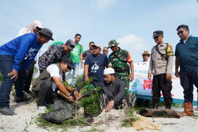 Pt Timah Bersama Pokdarwis Rambak Plantando Sombra Trez en el objeto de turismo de Batu

