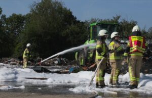 Brand en Goslar: Extinterizing Work en Recyclinghof terminó Marca en Goslar: gran despliegue en Recyclinghof
