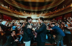 ¿Rian d’Asiv-Anies «entre ustedes»? ¿Rian d'Asiv-Anies "entre ustedes"?