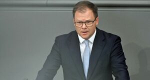 El Ministro de Medio Ambiente, Schneider, pide un descanso en la construcción de la montaña profunda. NDR.DE – Noticias El Ministro de Medio Ambiente, Schneider, pide un descanso en la construcción de la montaña profunda. NDR.DE - Noticias