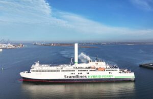 El ferry del mar Báltico de Rostock tiene que alejarse justo antes de Gedser El ferry del mar Báltico de Rostock tiene que alejarse justo antes de Gedser