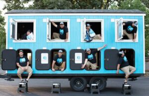 La innovadora solución del hombre innovador aborda el roaming, ayudando a 8 personas a la vez (exclusivas) La innovadora solución del hombre innovador aborda el roaming, ayudando a 8 personas a la vez (exclusivas)