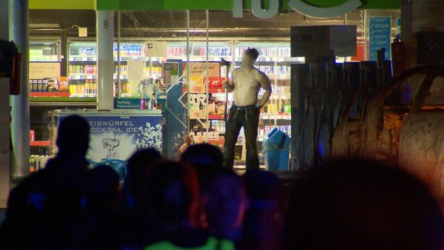 Inserto SEK en Hanover: el hombre conduce con un automóvil en llamas a la estación de servicio | NDR.DE - Noticias - Baja Sajonia

