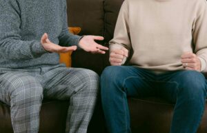 El hermano está preocupado después de llamar a su hermano mayor un «perdedor» El hermano está preocupado después de llamar a su hermano mayor un "perdedor"