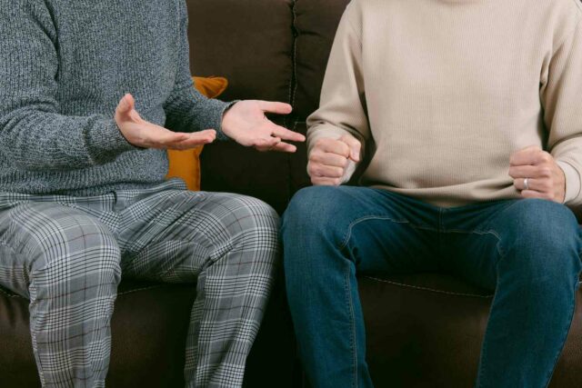 El hermano está preocupado después de llamar a su hermano mayor un "perdedor"

