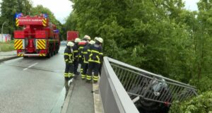 Puente A7 en Hamburgo: el automóvil rompe la barandilla, el conductor escapa | NDR.DE – Noticias Puente A7 en Hamburgo: el automóvil rompe la barandilla, el conductor escapa | NDR.DE - Noticias