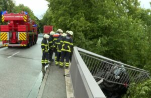 Puente A7 en Hamburgo: el automóvil rompe la barandilla, el conductor escapa | NDR.DE – Noticias Puente A7 en Hamburgo: el automóvil rompe la barandilla, el conductor escapa | NDR.DE - Noticias
