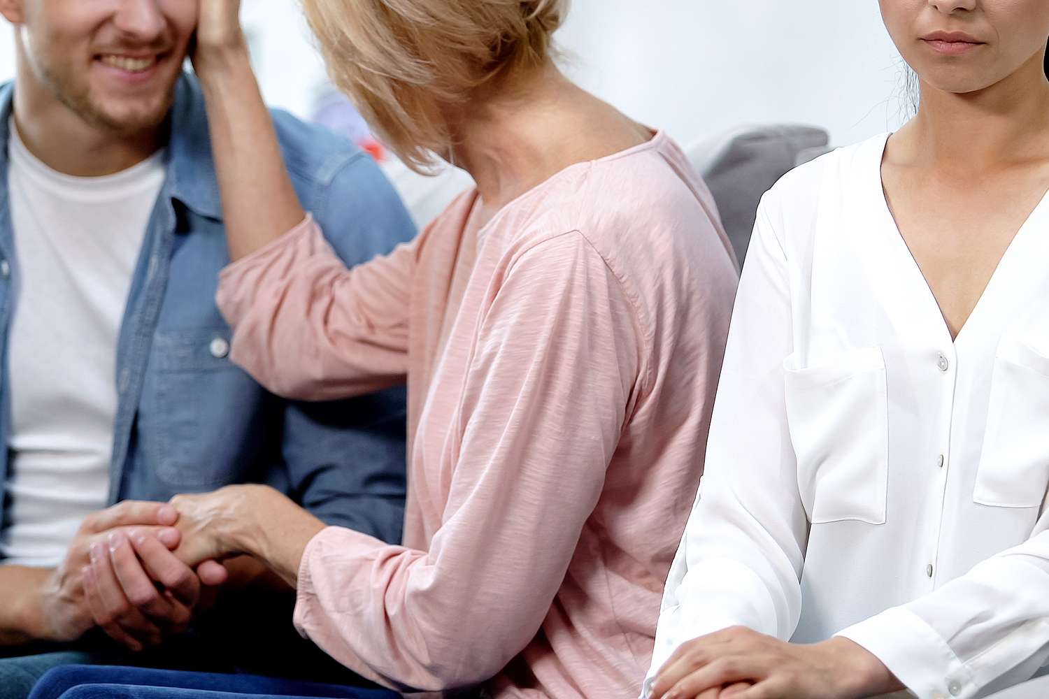 La mujer dice que el marido de 40 años es un `` niño de la gran madre ''

