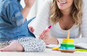La mujer mira al sobrino de forma gratuita, pero detiene la atención debido a sus problemas de comportamiento La mujer mira al sobrino de forma gratuita, pero detiene la atención debido a sus problemas de comportamiento