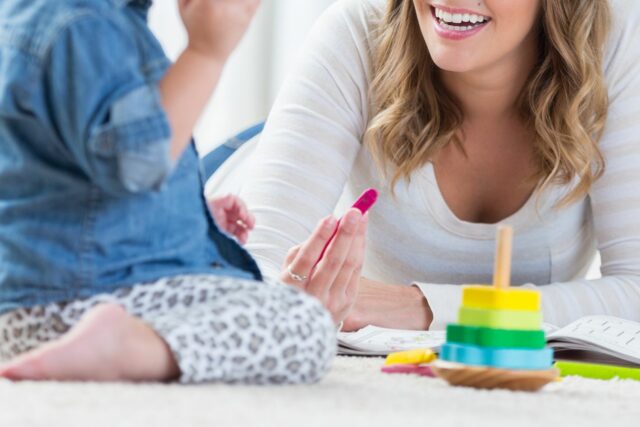 La mujer mira al sobrino de forma gratuita, pero detiene la atención debido a sus problemas de comportamiento

