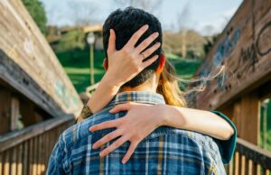 Papá soltero dice que sus hermanos y hermanas lo cortaron después de comenzar una relación con la pareja de sus hijos. Papá soltero dice que sus hermanos y hermanas lo cortaron después de comenzar una relación con la pareja de sus hijos.