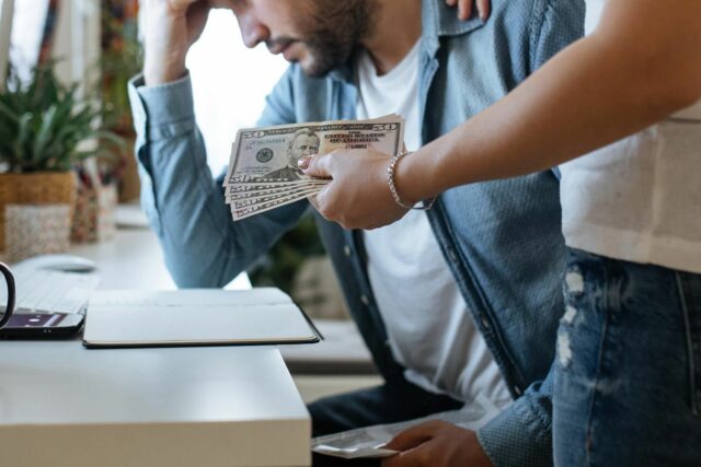 La mujer no quiere que mamá le dé a una pareja "todos sus ahorros de vida" para una casa nueva.

