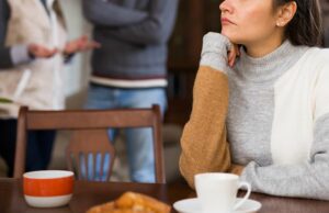 La mujer ya no participará en los eventos familiares de un novio después de varias luces La mujer ya no participará en los eventos familiares de un novio después de varias luces