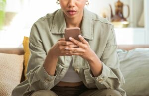 Mamá « molesto » después de enterarse de que su hijo estaba autorizado a park sin supervisión Mamá `` molesto '' después de enterarse de que su hijo estaba autorizado a park sin supervisión