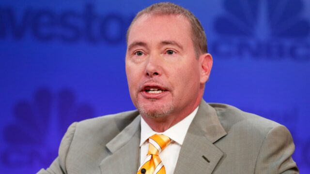 Jeffrey Gundlach de DoubleLine no ve más recortes de tipos de la Fed bajo Jerome Powell

 | 