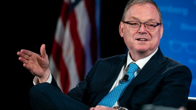 Kevin Hassett busca posibles 'Trump cards' en medio de la batalla por las tarjetas de crédito

 | 