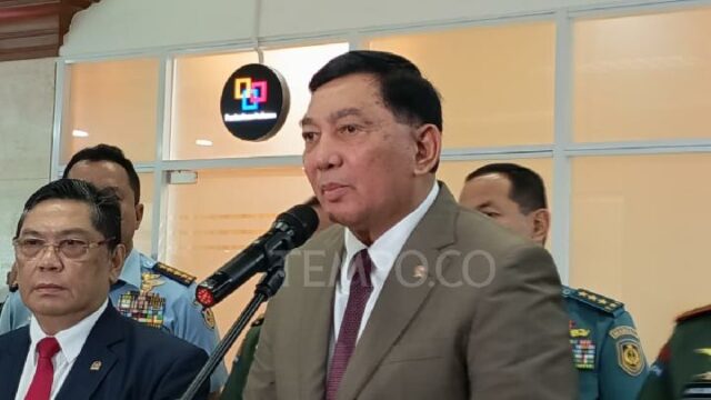 Sjafrie revela que Prabowo se reunió con figuras de la oposición el viernes por la noche

 | 