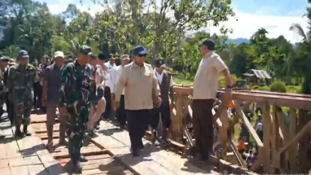 Ministro de Obras Públicas preocupado por el colapso del puente temporal de Sumatra

