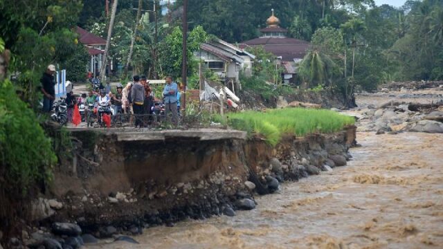 BNPB: El número de muertos por la catástrofe de Sumatra llega a 1.201 personas

