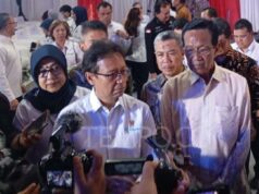 La ministra de Sanidad impulsa el aumento del número de médicos especialistas
| La ministra de Sanidad impulsa el aumento del número de médicos especialistas
|