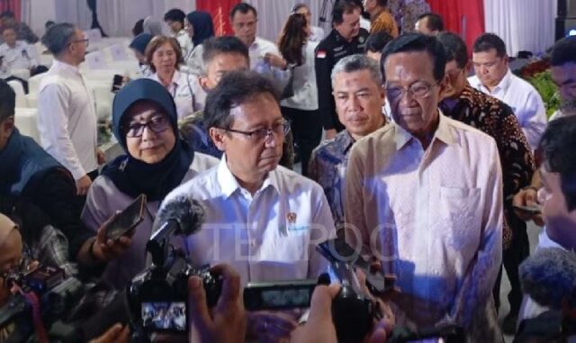 La ministra de Sanidad impulsa el aumento del número de La ministra de Sanidad impulsa el aumento del número de médicos especialistas
|