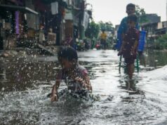 Inundaciones generalizadas inundan 46 RT y 13 carreteras en Yakarta
| Inundaciones generalizadas inundan 46 RT y 13 carreteras en Yakarta
|