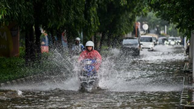 Lista de 5 carreteras inundadas en Yakarta, altura del agua 40 cm

 | 
