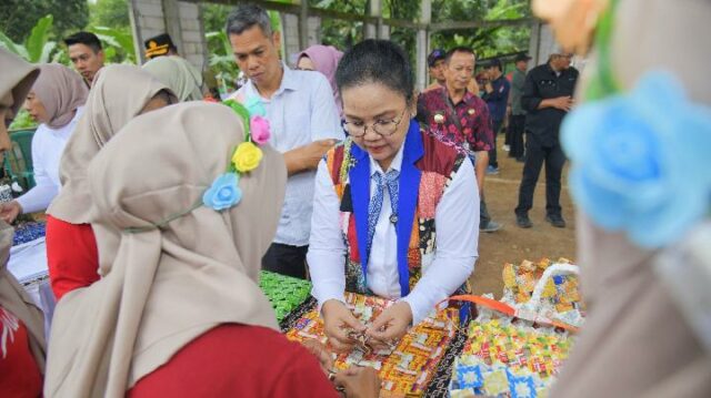 El alcalde de Semarang alienta la gestión de bancos de residuos

