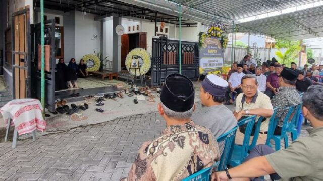 Los cuerpos de las víctimas del avión ATR regresan a Karanganyar

