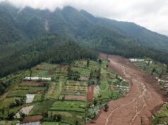 Un camión del TNI atropella a dos policías en Cisarua, esta es la explicación del TNI AD Un camión del TNI atropella a dos policías en Cisarua, esta es la explicación del TNI AD