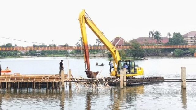 Depok desmantela los cimientos de un edificio en Situ Tujuh Depok desmantela los cimientos de un edificio en Situ Tujuh Muara